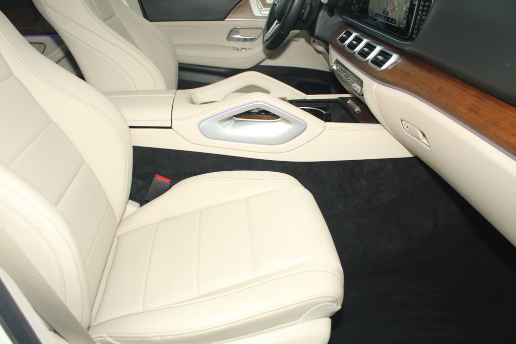 Used 2023 Mercedes-Benz GLE 350 4MATIC w/ AMG Line Exterior image 3