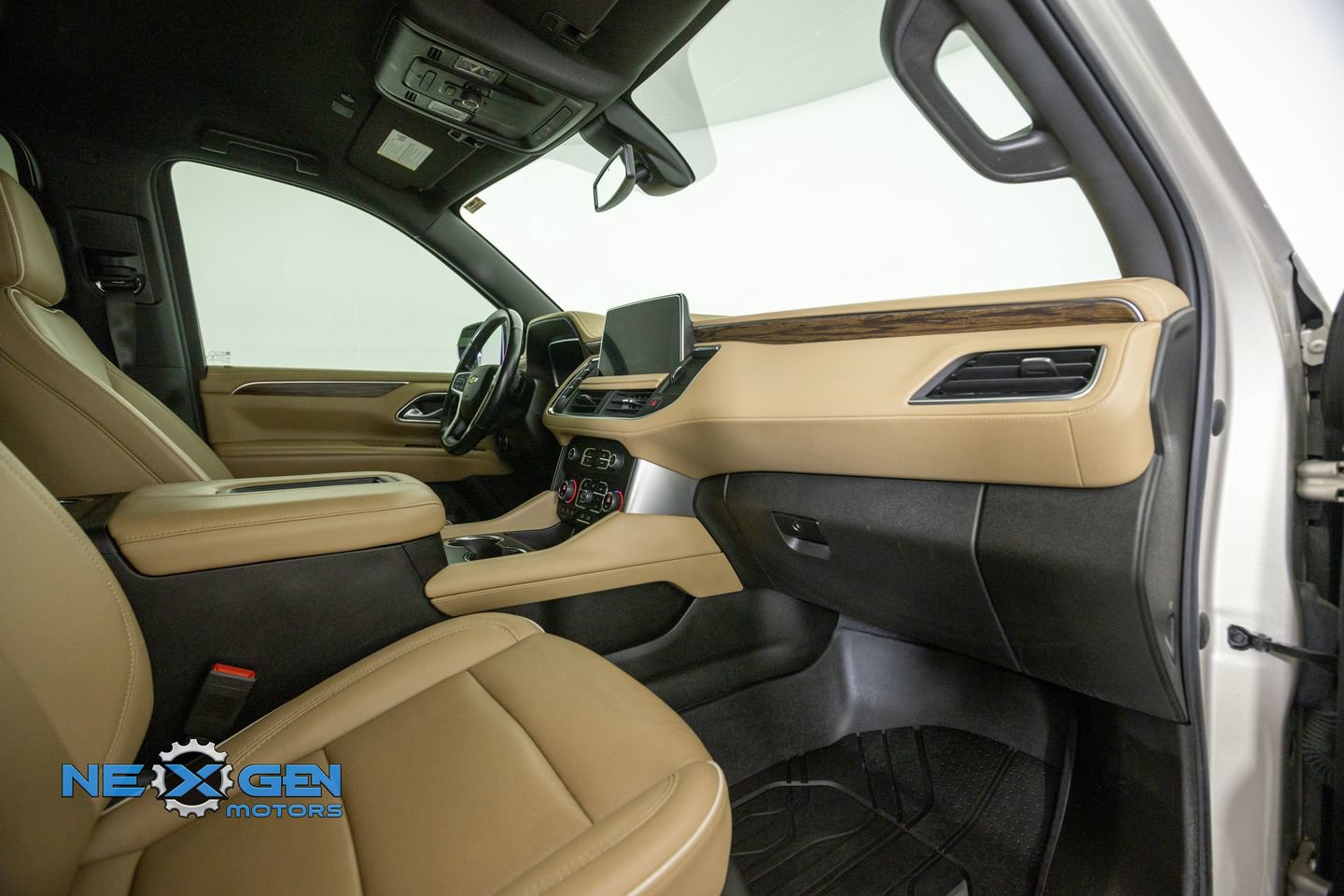 Used 2022 Chevrolet Suburban Premier AWD/4WD image 40