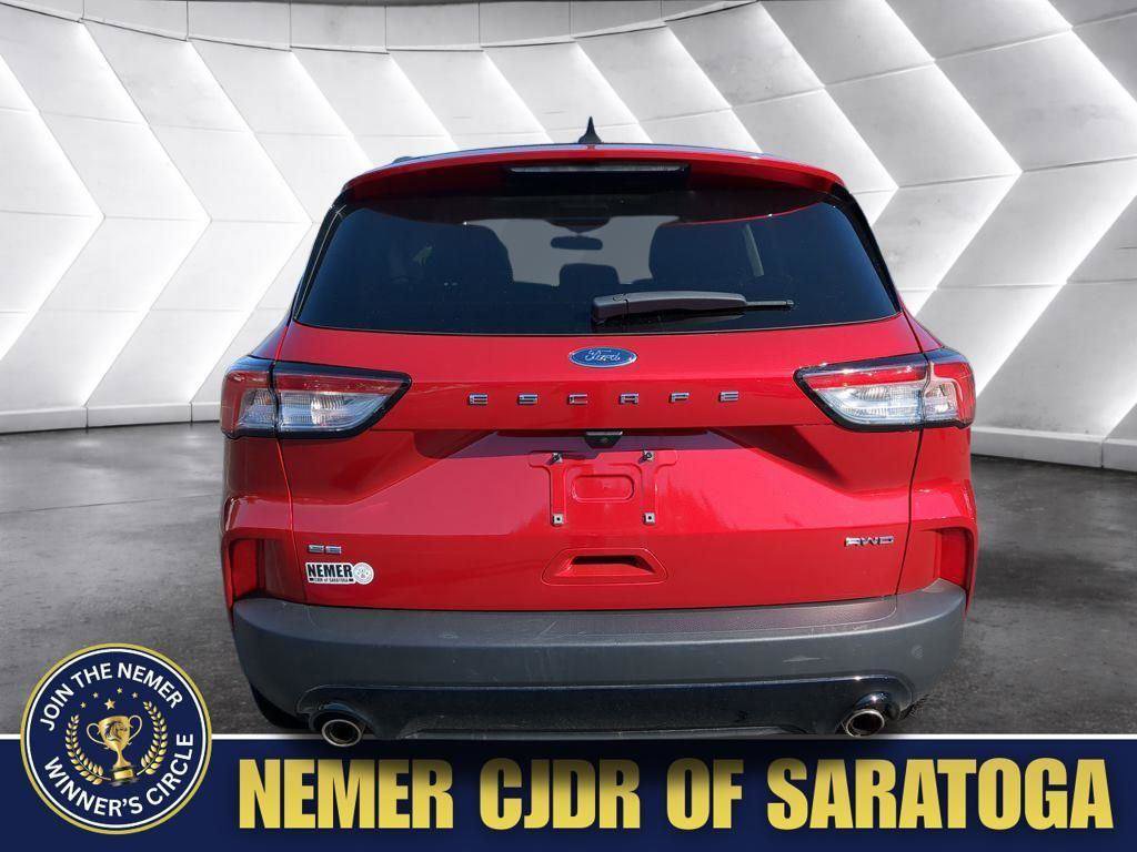 Used 2022 Ford Escape SE w/ SE Sport Appearance Package image 5