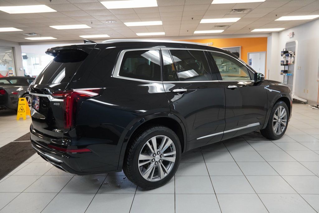 Used 2023 Cadillac XT6 Premium Luxury image 13