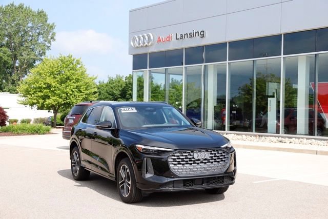Used 2025 Audi Q5 Premium Plus w/ Premium Plus AWD/4WD image 1