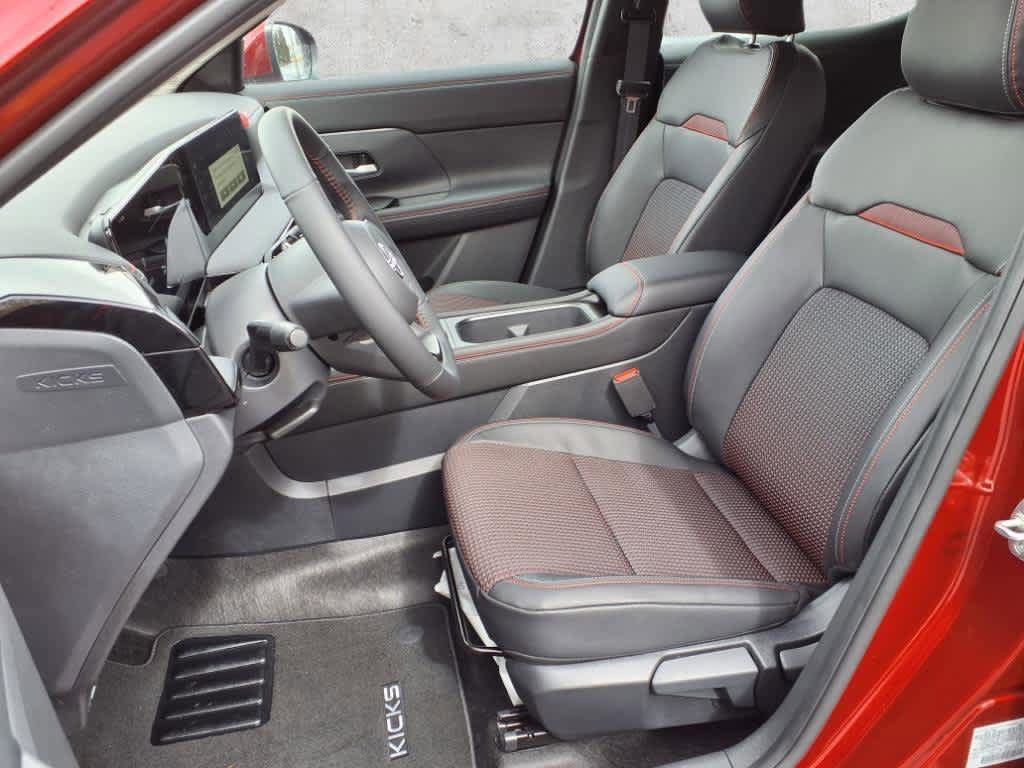 New 2025 Nissan Kicks SR image 4