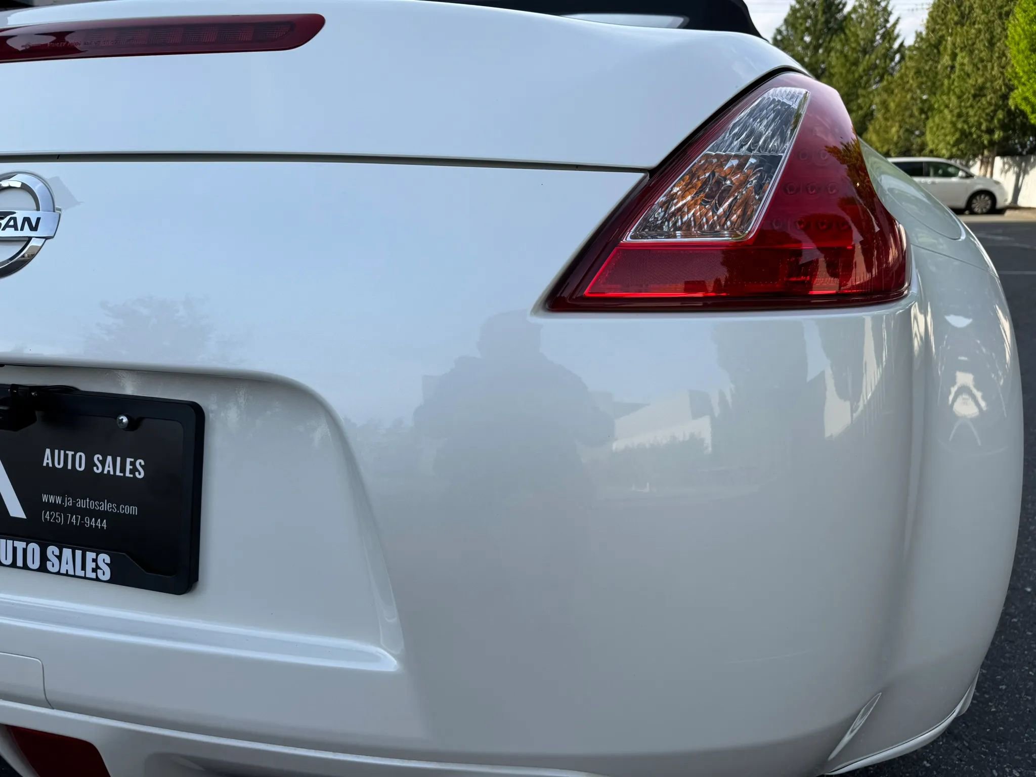 Used 2015 Nissan 370Z Roadster RWD image 16