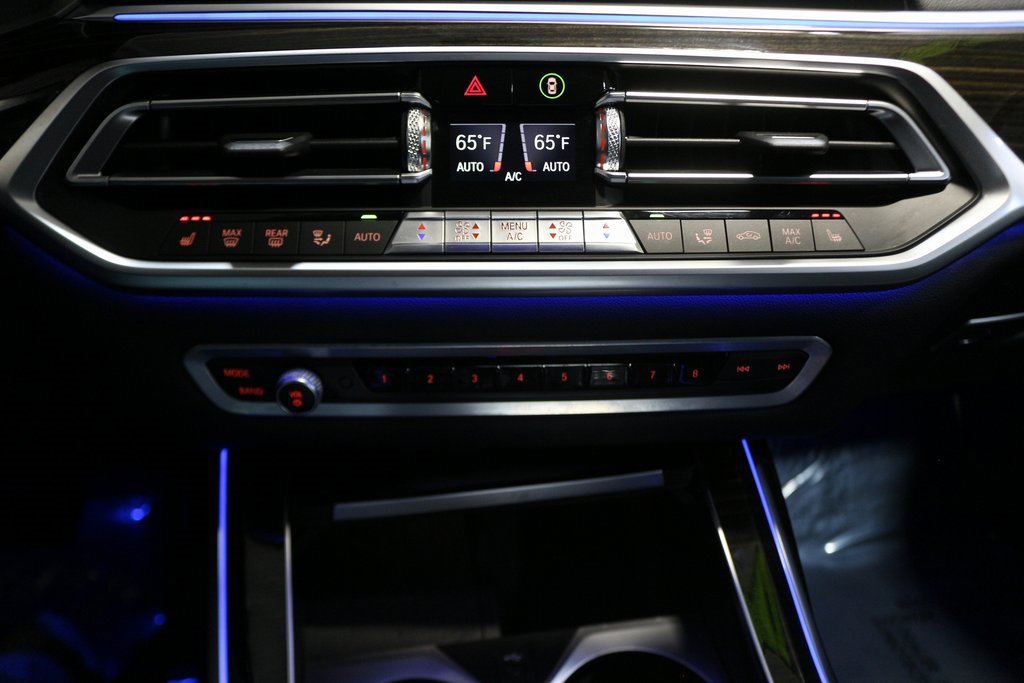 Used 2022 BMW X7 xDrive40i w/ Parking Assistance Package image 26