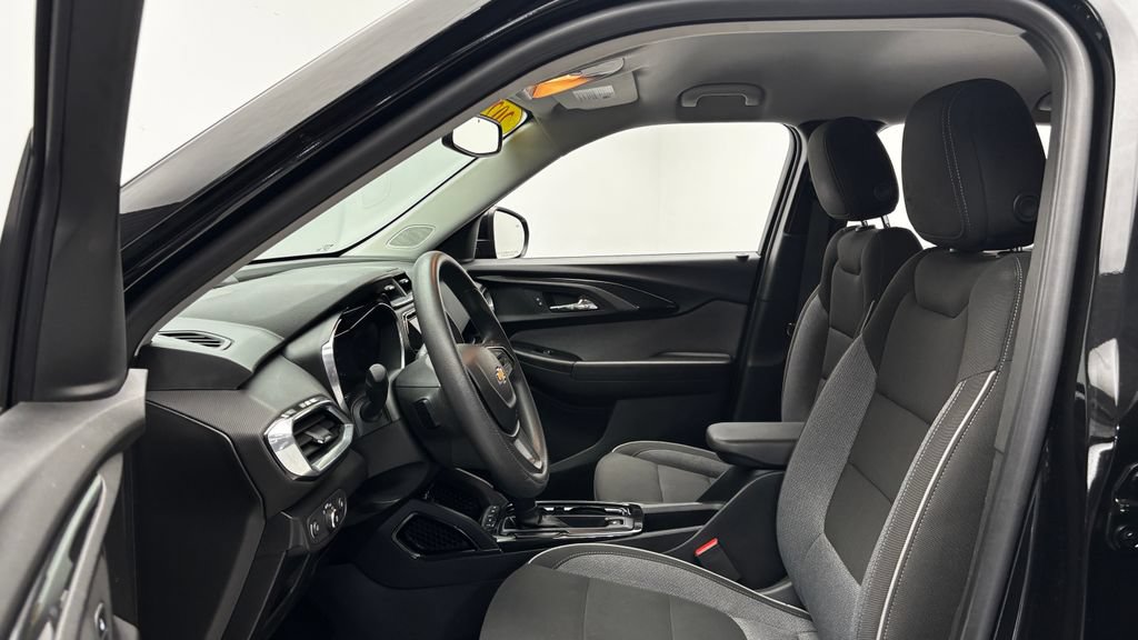 Used 2023 Chevrolet TrailBlazer LT AWD/4WD image 9