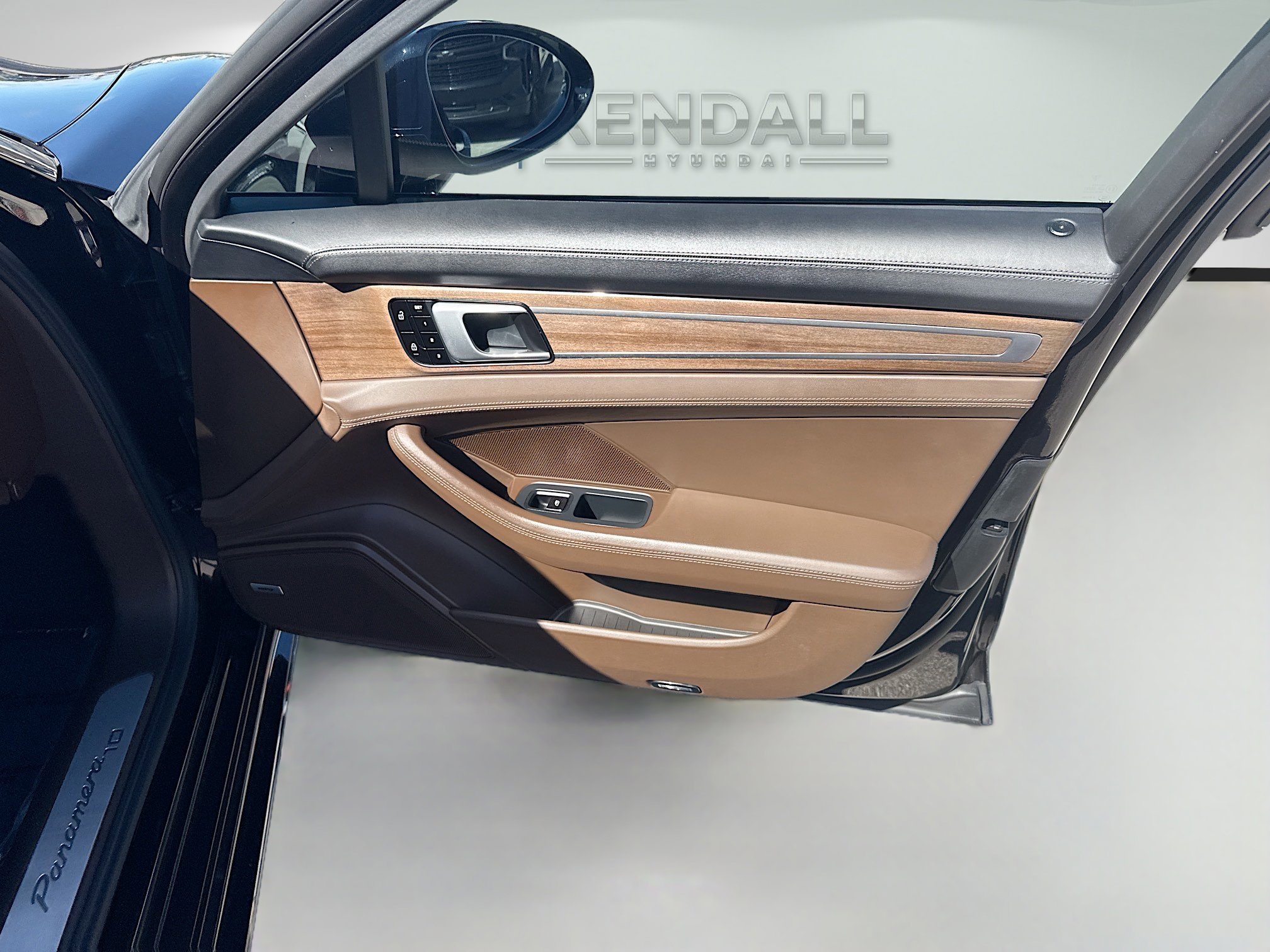 Used 2020 Porsche Panamera 4 image 31