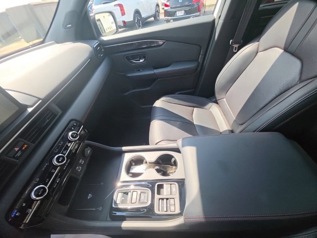 Certified 2025 Honda Pilot Black Edition image 26