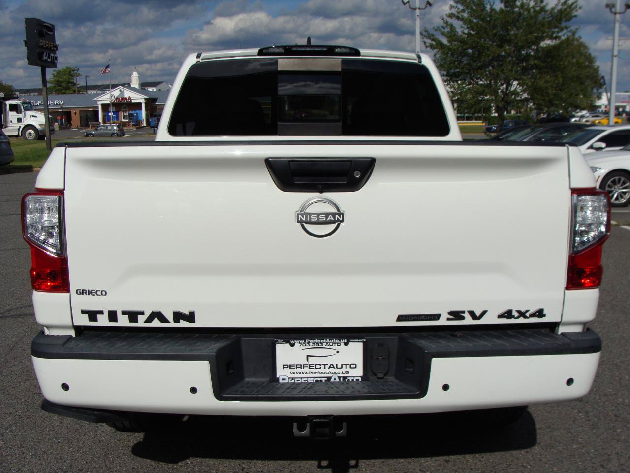 Used 2024 Nissan Titan SV w/ SV Convenience Package AWD/4WD image 5
