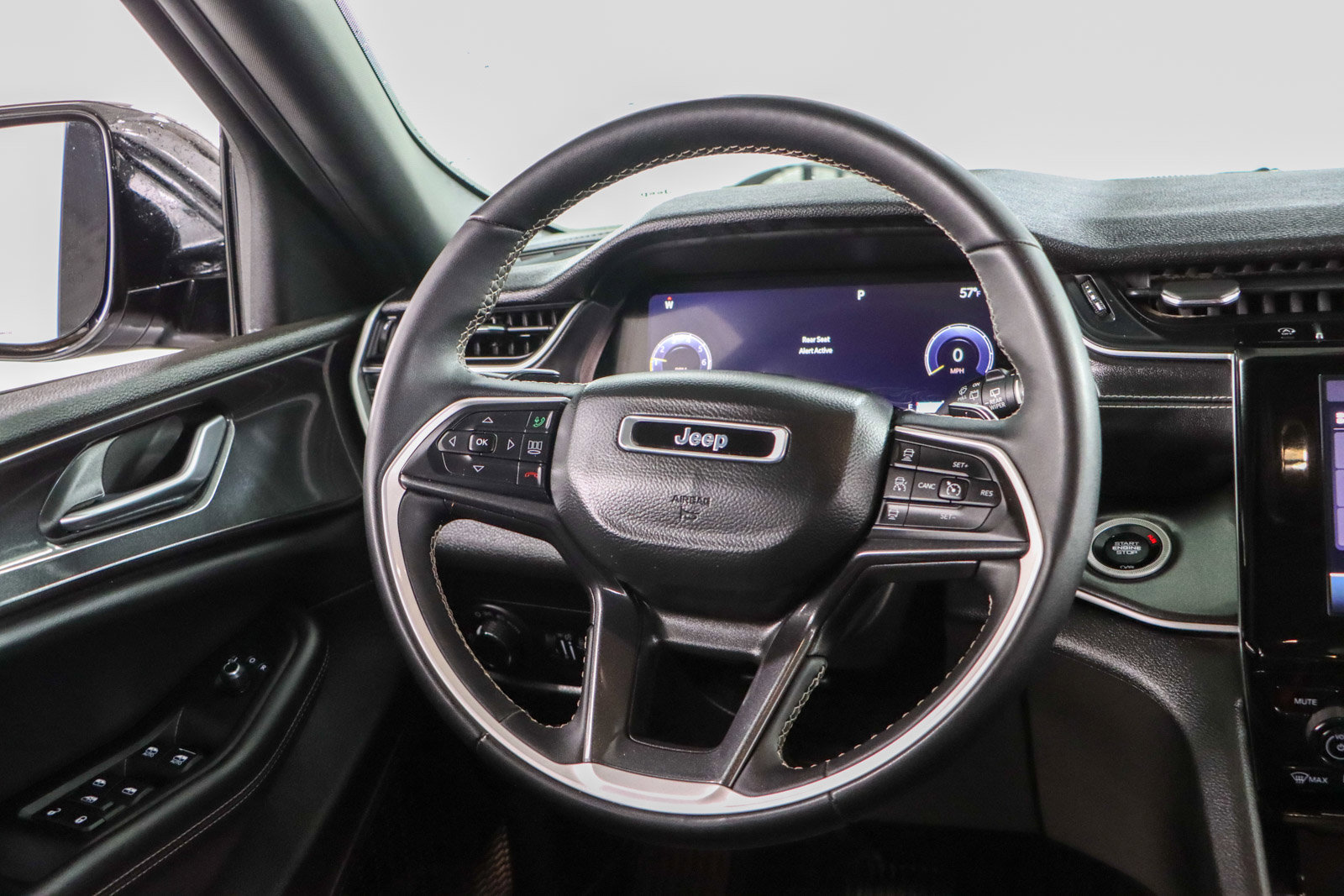 Used 2023 Jeep Grand Cherokee Altitude image 12