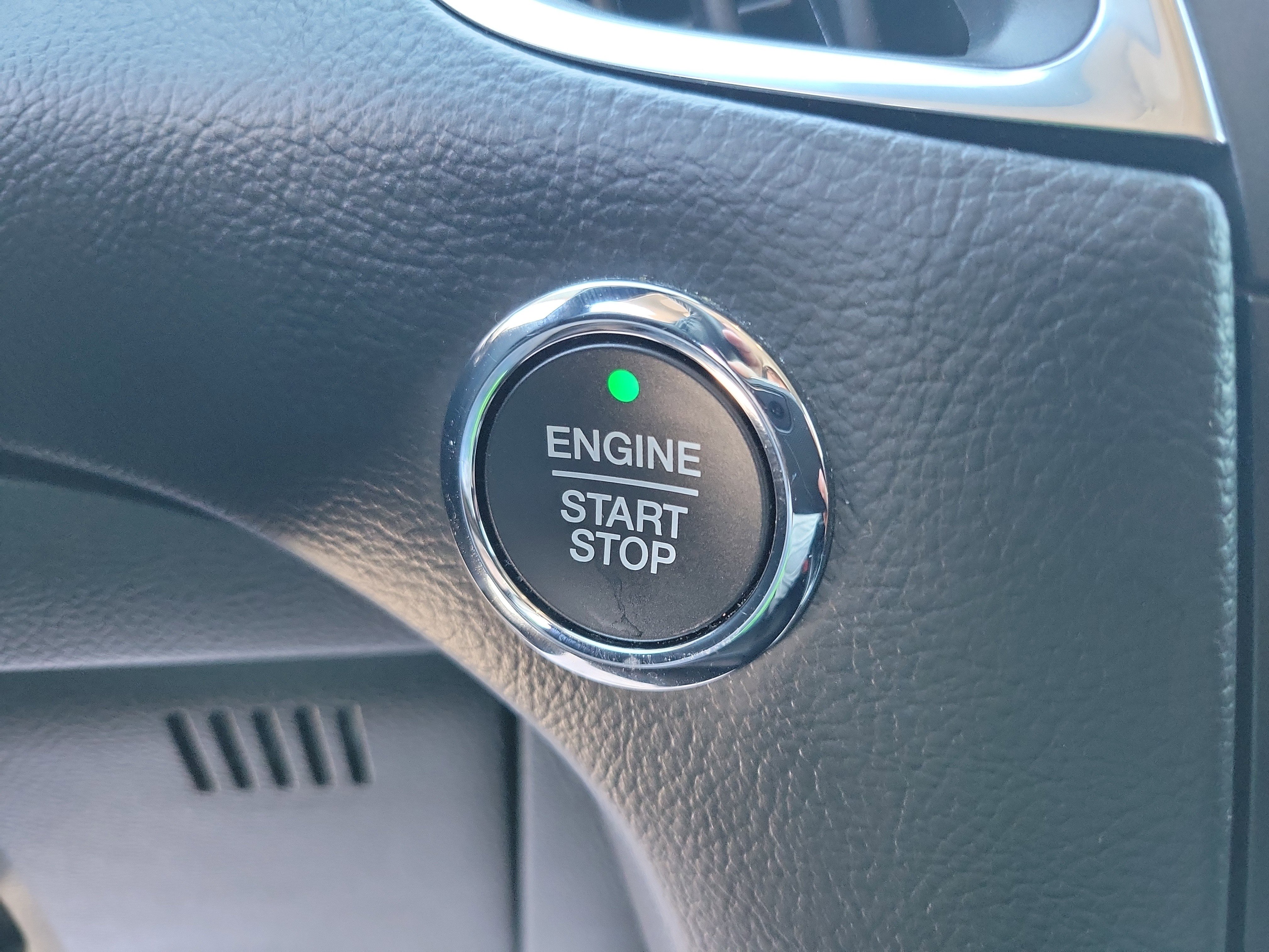 Used 2019 Ford Edge Titanium w/ Equipment Group 301A image 37