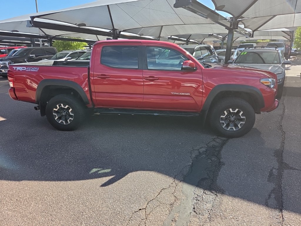 Used 2018 Toyota Tacoma TRD Off-Road w/ Technology Package AWD/4WD image 3