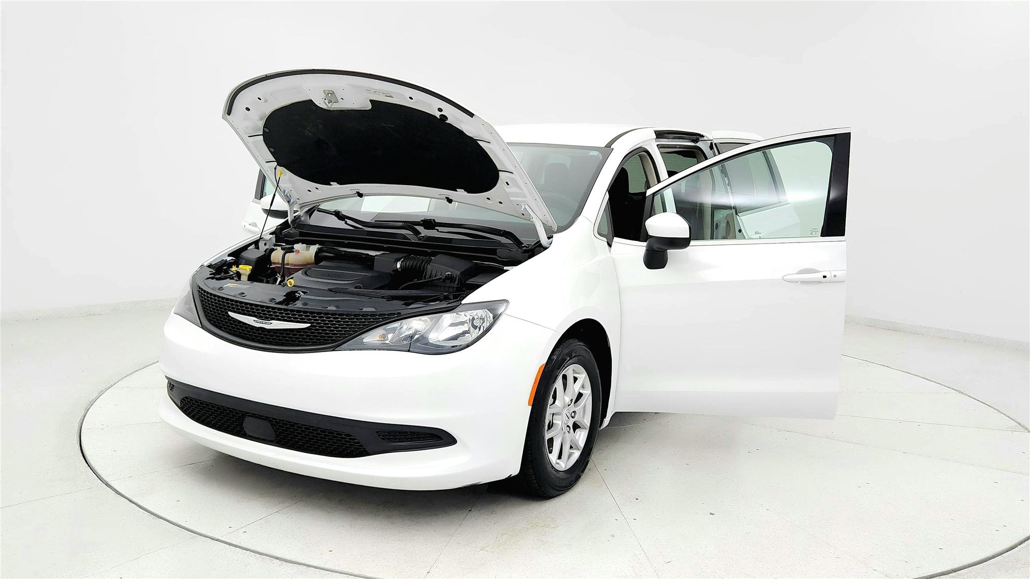 Used 2023 Chrysler Voyager LX FWD image 9