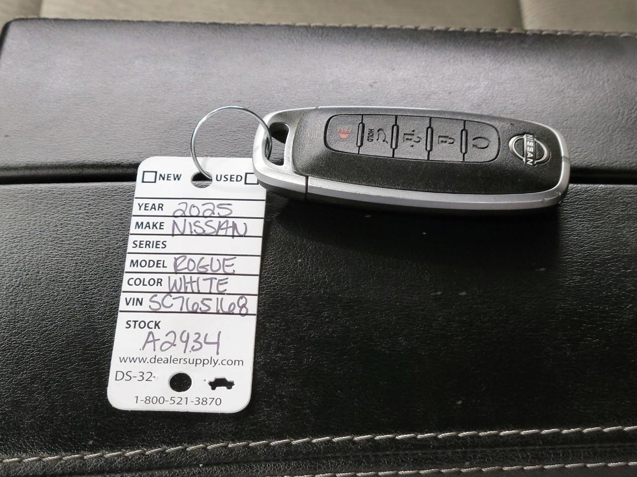 Used 2025 Nissan Rogue SV image 25