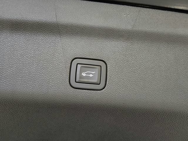 Used 2025 GMC Yukon XL Denali AWD/4WD image 28