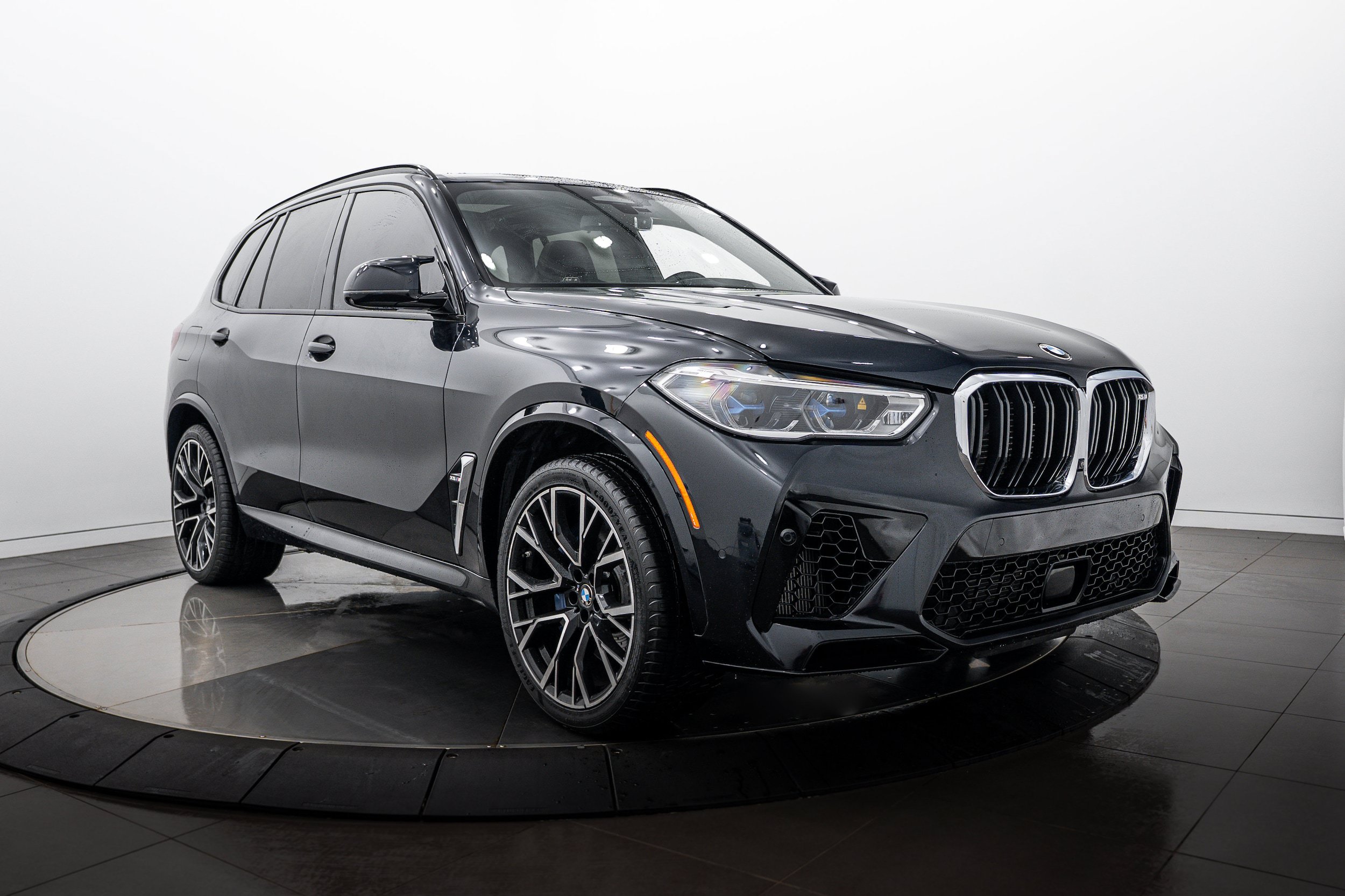 Used 2021 BMW X5 M w/ Executive Package AWD/4WD image 2