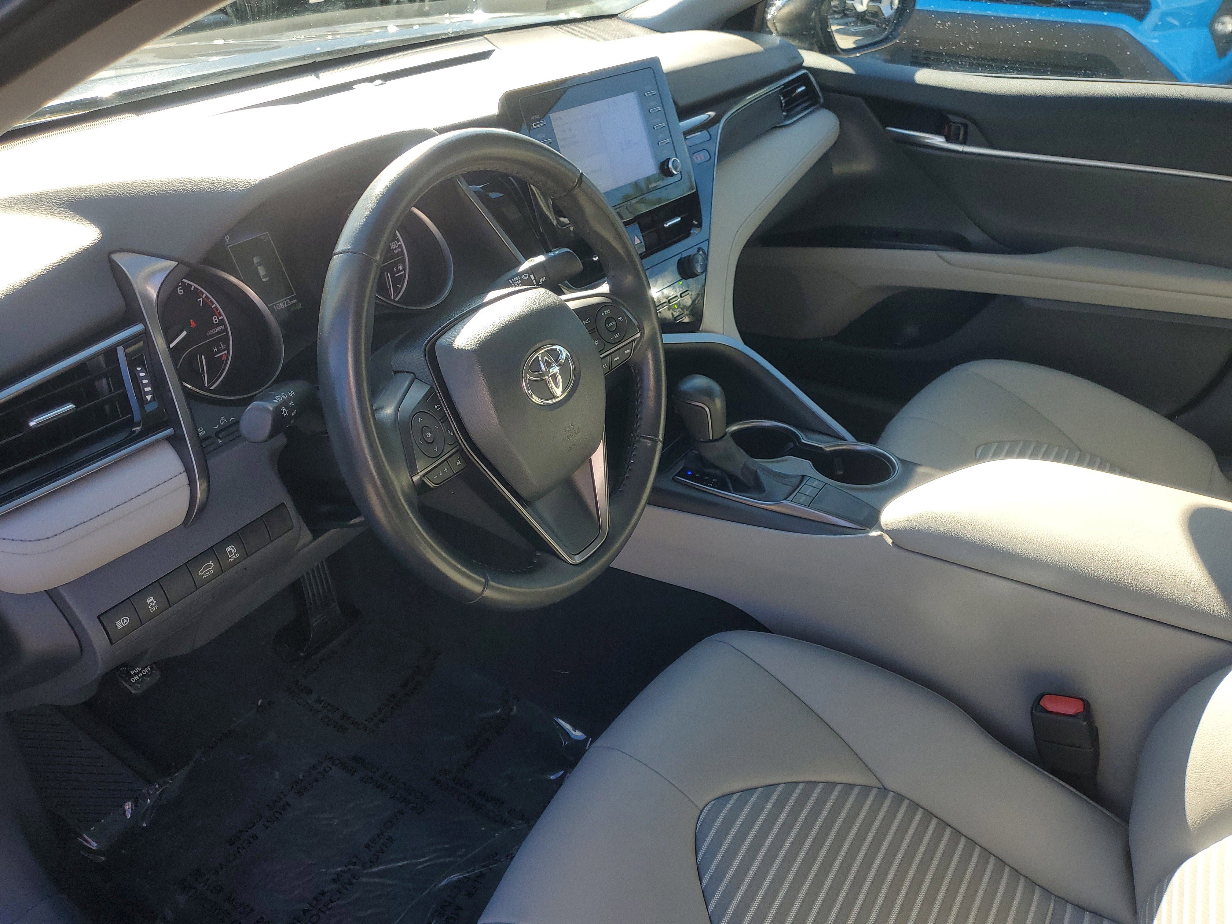 Used 2023 Toyota Camry SE image 16