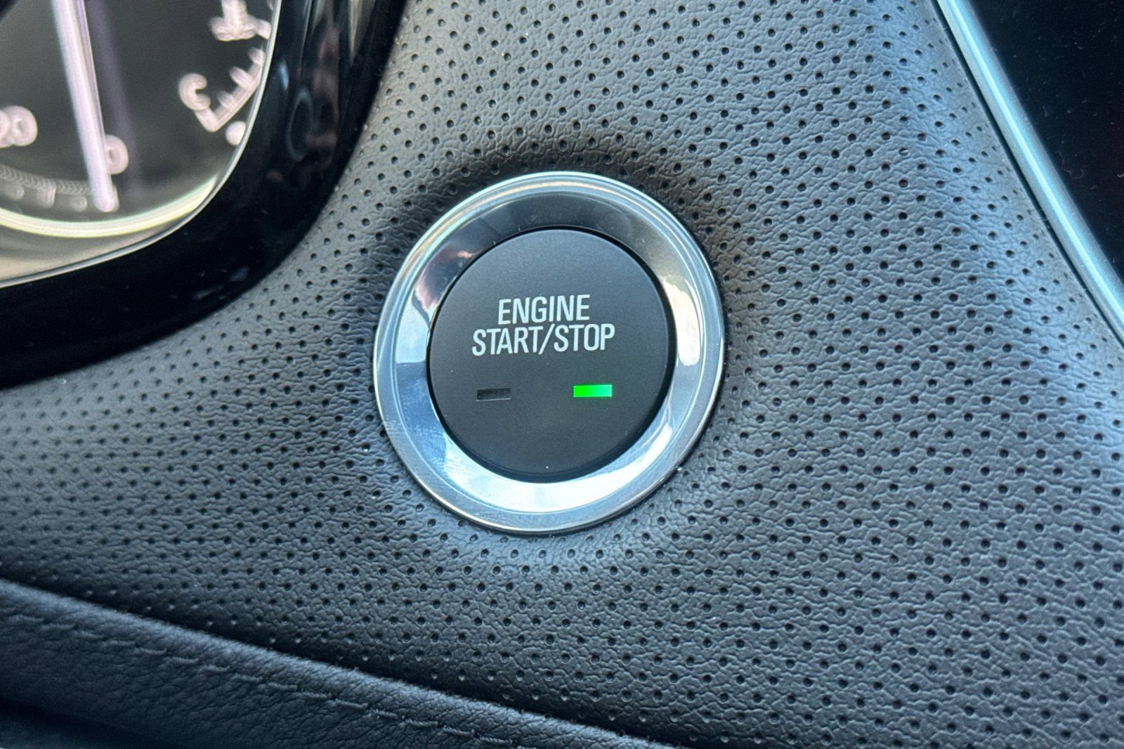 Used 2025 Cadillac XT6 Luxury image 32