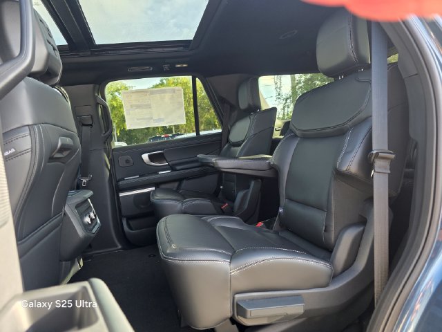 New 2027 Ford Expedition Platinum w/ Stealth Appearance Package RWD image 12