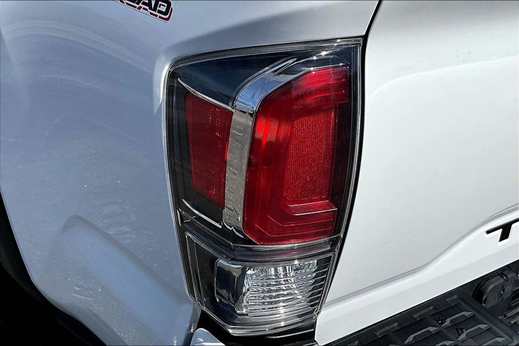 Used 2022 Toyota Tacoma TRD Off-Road w/ Technology Package image 25