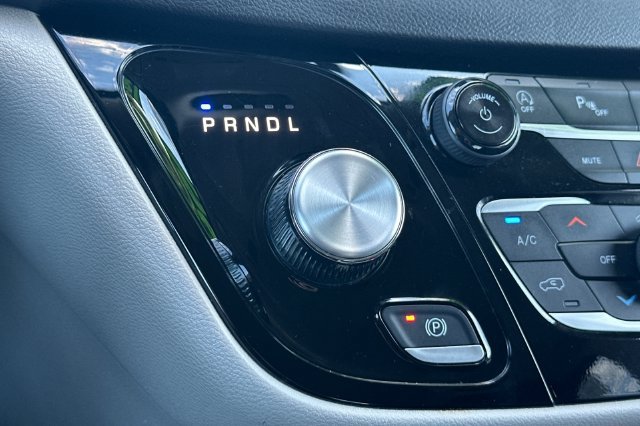 Used 2024 Chrysler Pacifica Touring-L FWD image 25