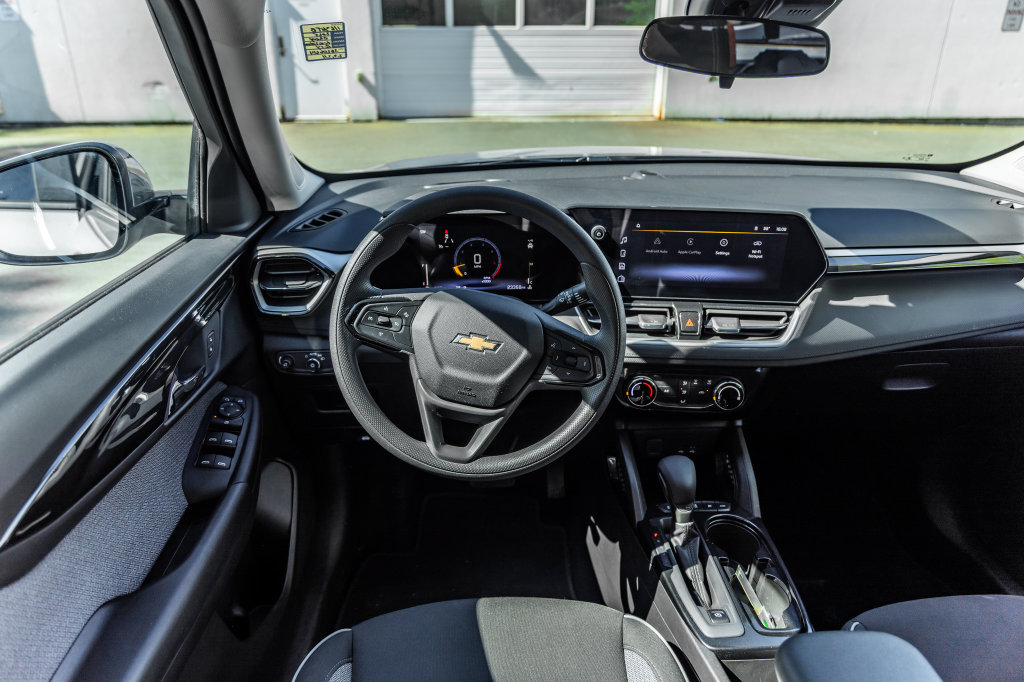 Used 2025 Chevrolet TrailBlazer LT w/ Driver Confidence Package AWD/4WD image 27