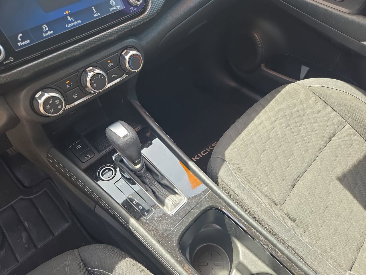 Used 2023 Nissan Kicks SV image 12