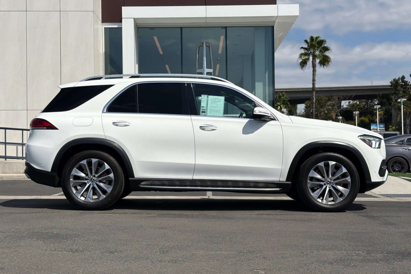 Used 2022 Mercedes-Benz GLE 350 4MATIC image 2