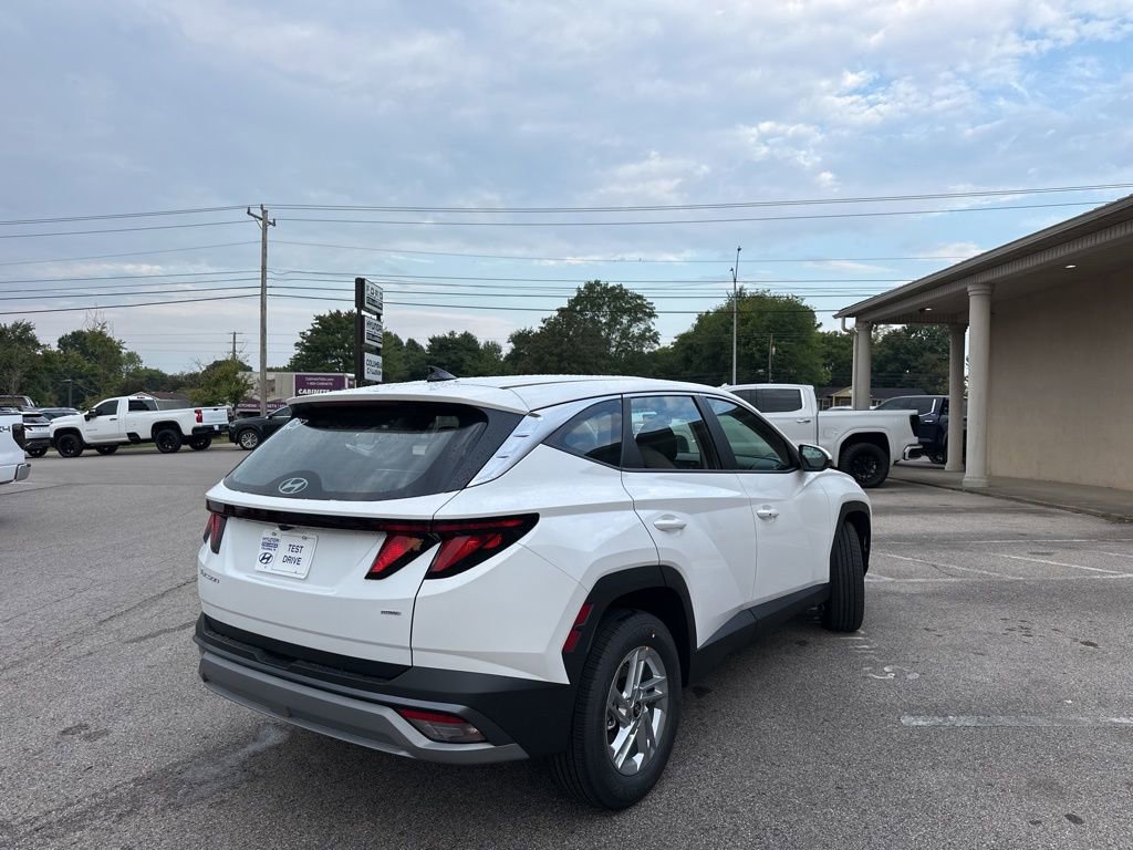 New 2026 Hyundai Tucson SE image 8