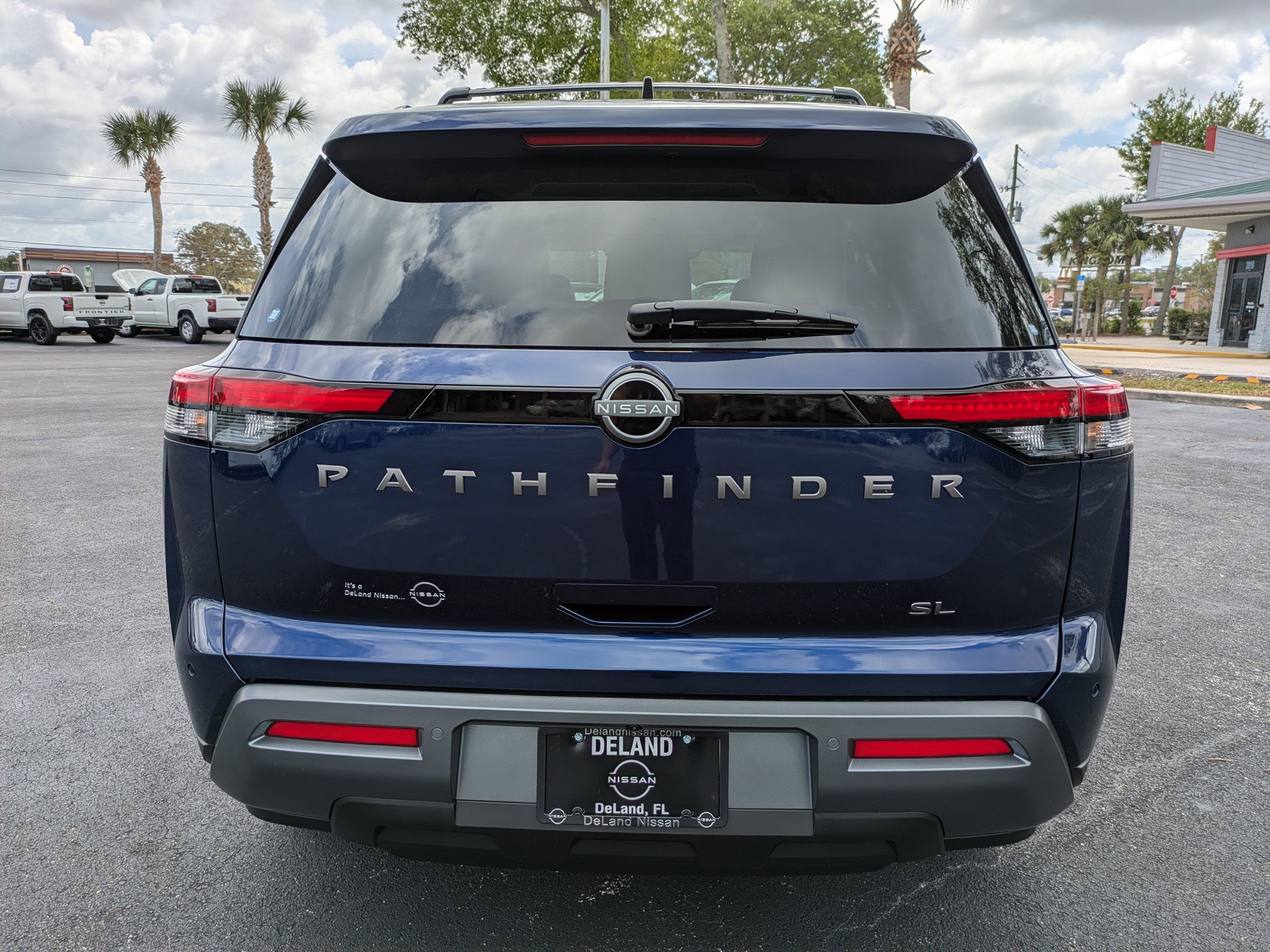 New 2026 Nissan Pathfinder SL FWD image 5