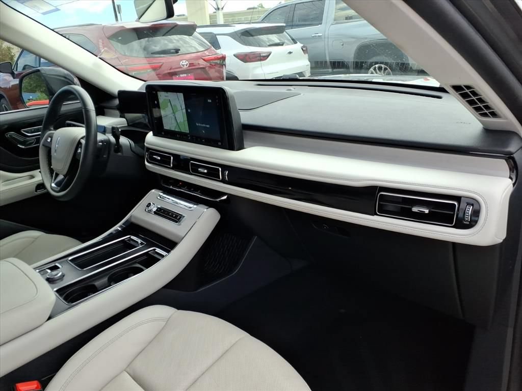 Used 2025 Lincoln Aviator Reserve w/ Illumination Package RWD image 16