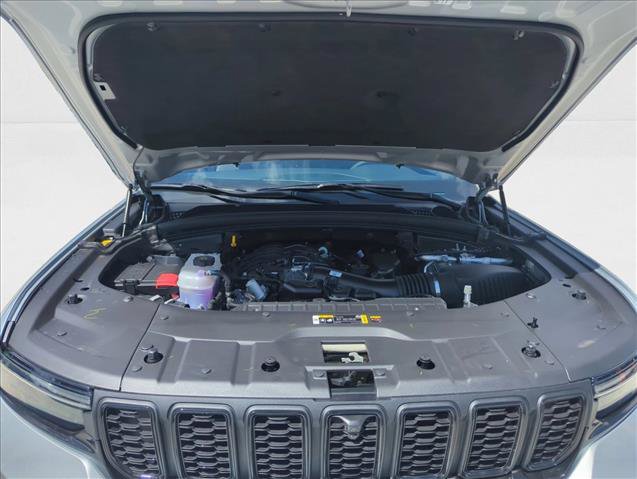 New 2025 Jeep Grand Cherokee Limited w/ Luxury Tech Group II RWD image 19