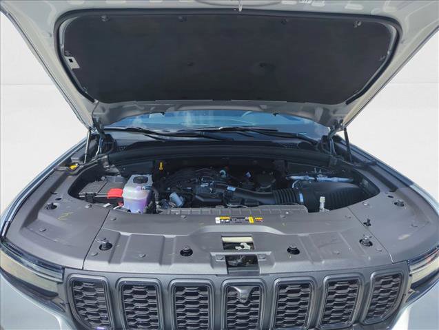 New 2025 Jeep Grand Cherokee Limited w/ Luxury Tech Group II RWD image 19