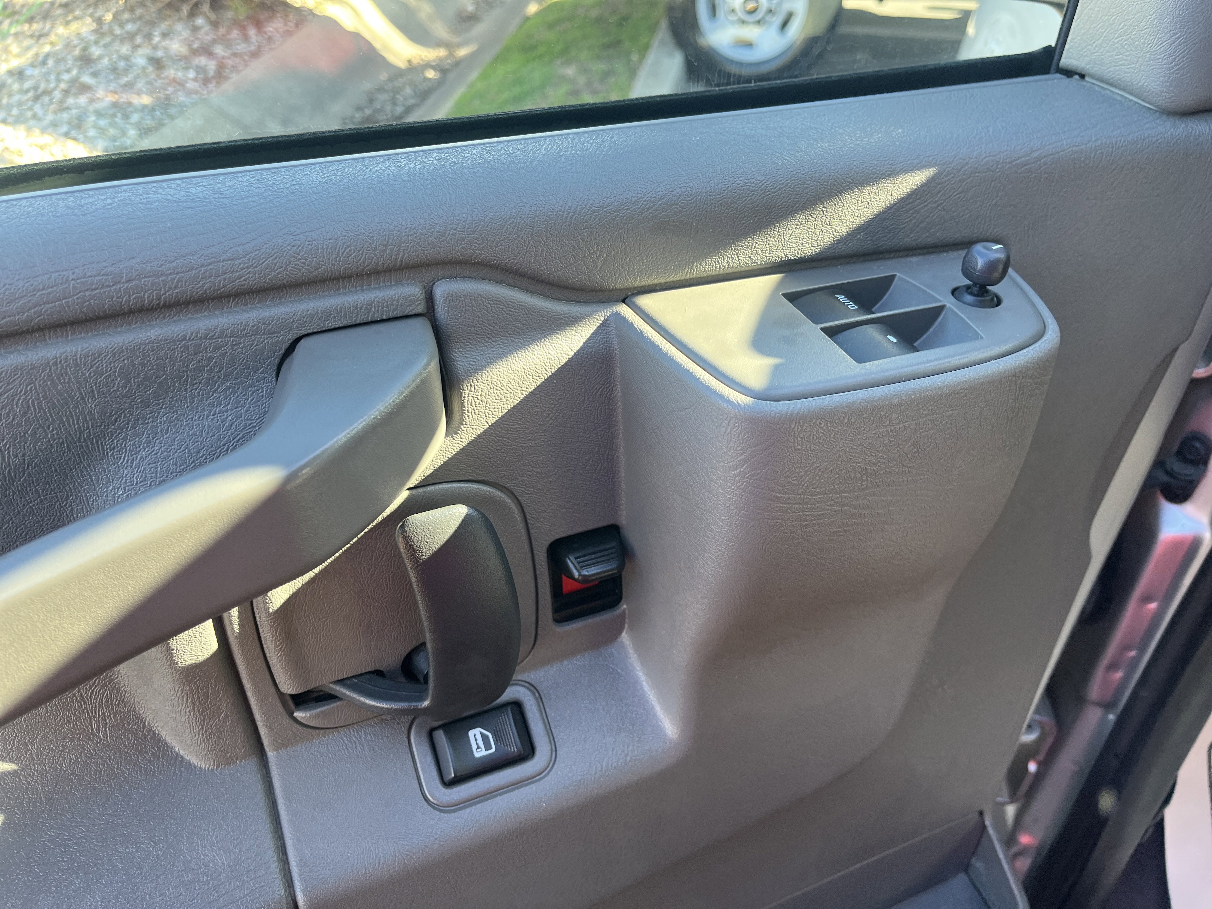 Used 2023 GMC Savana 2500 RWD image 9