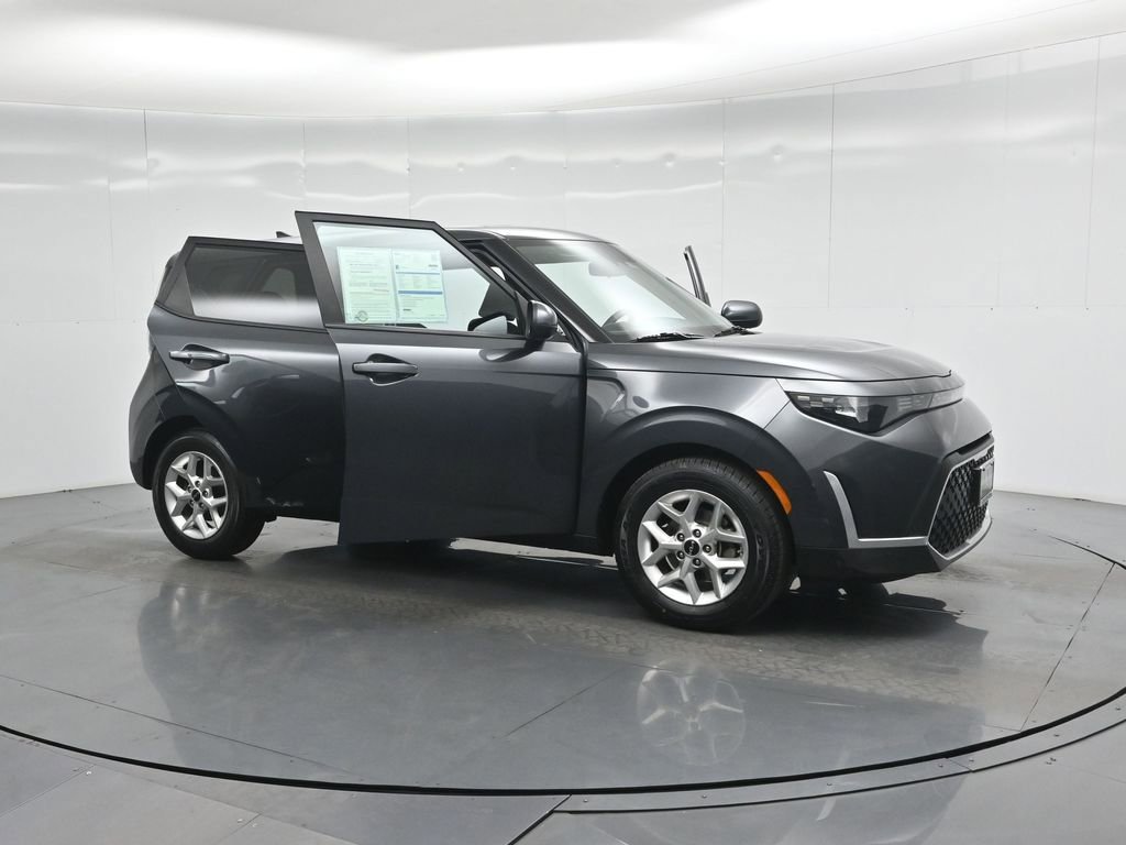 Used 2023 Kia Soul LX w/ Option Group 015 FWD image 32