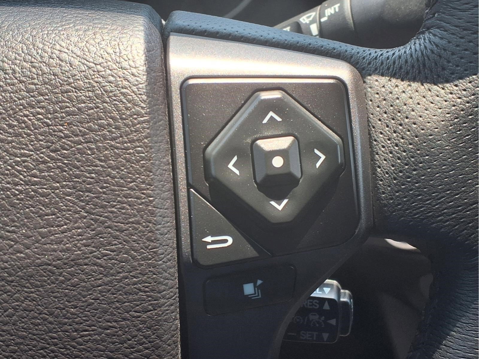 Used 2022 Toyota Tacoma TRD Sport w/ Technology Package RWD image 17