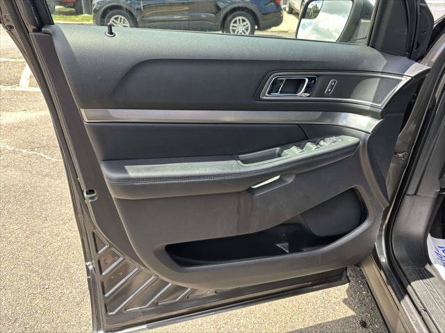 Used 2019 Ford Explorer XLT AWD/4WD image 17