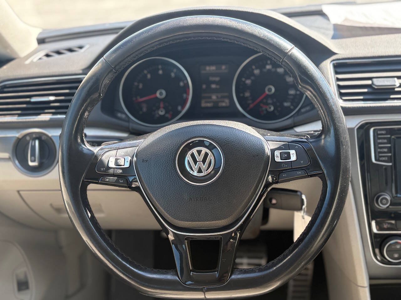 Used 2018 Volkswagen Passat 2.0T R-Line FWD image 26