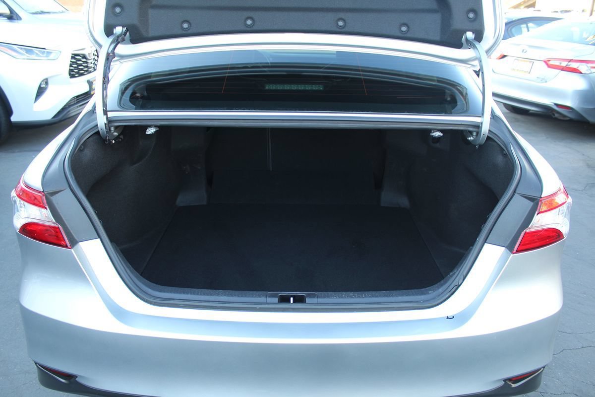 Used 2020 Toyota Camry LE FWD image 19