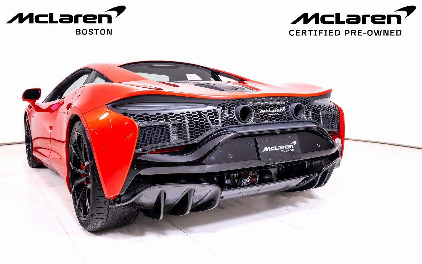 Used 2024 McLaren Artura image 10