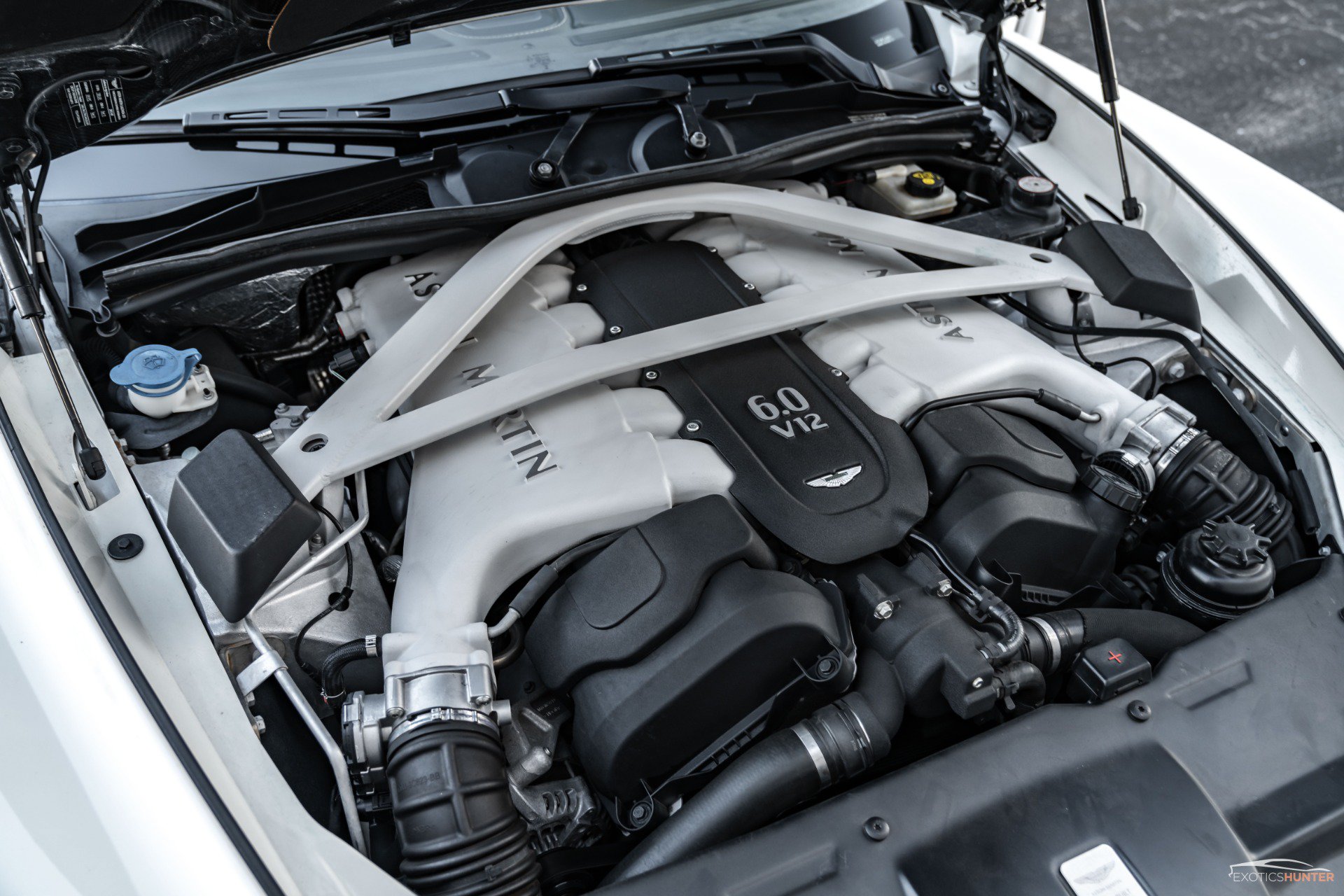 Used 2015 Aston Martin Vanquish Coupe RWD image 48