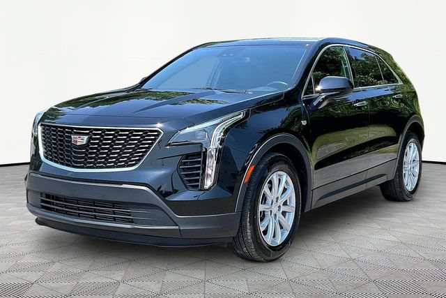 Certified 2022 Cadillac XT4 Luxury w/ Cold Weather Package FWD image 3
