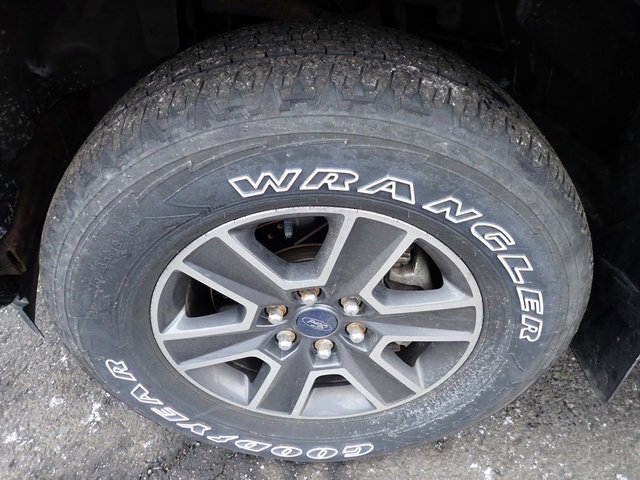 Used 2017 Ford F150 XLT w/ Equipment Group 302A Luxury image 9