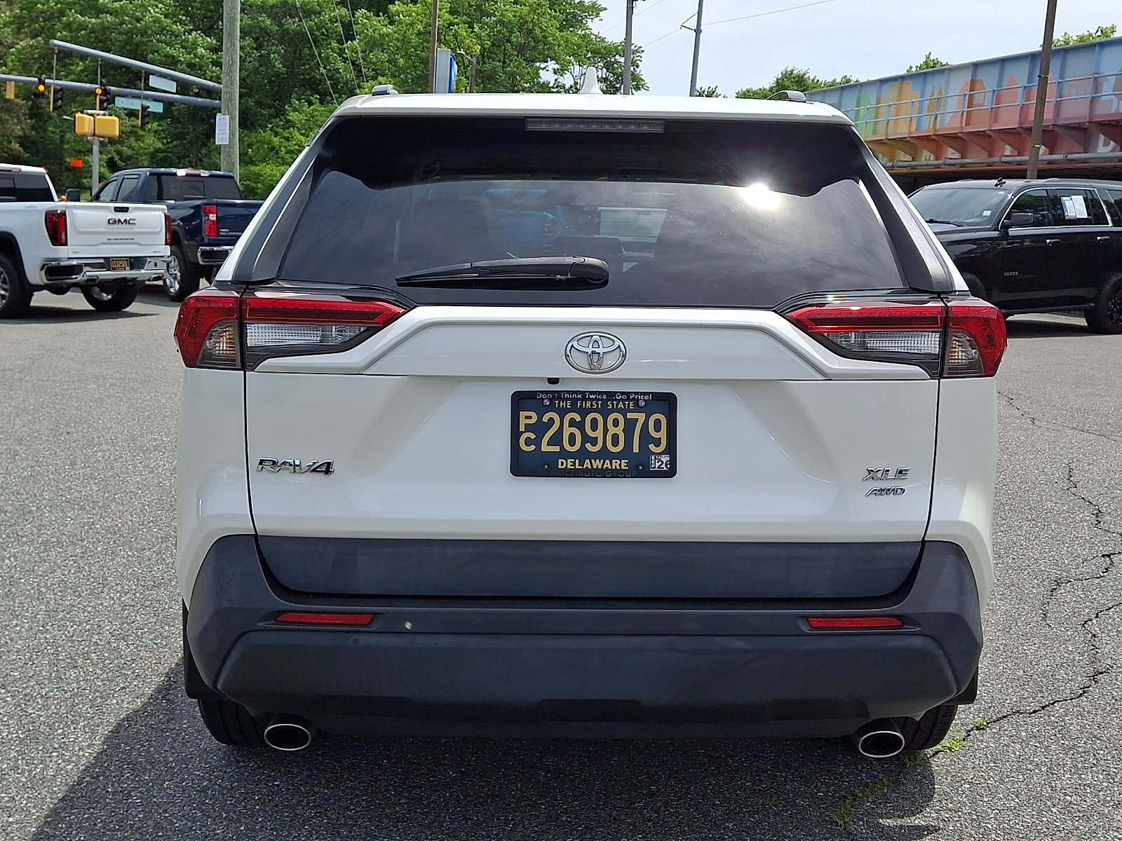 Used 2021 Toyota RAV4 XLE Premium AWD/4WD image 5