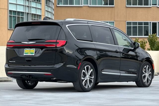 New 2026 Chrysler Pacifica Pinnacle w/ Trailer Tow Group image 4