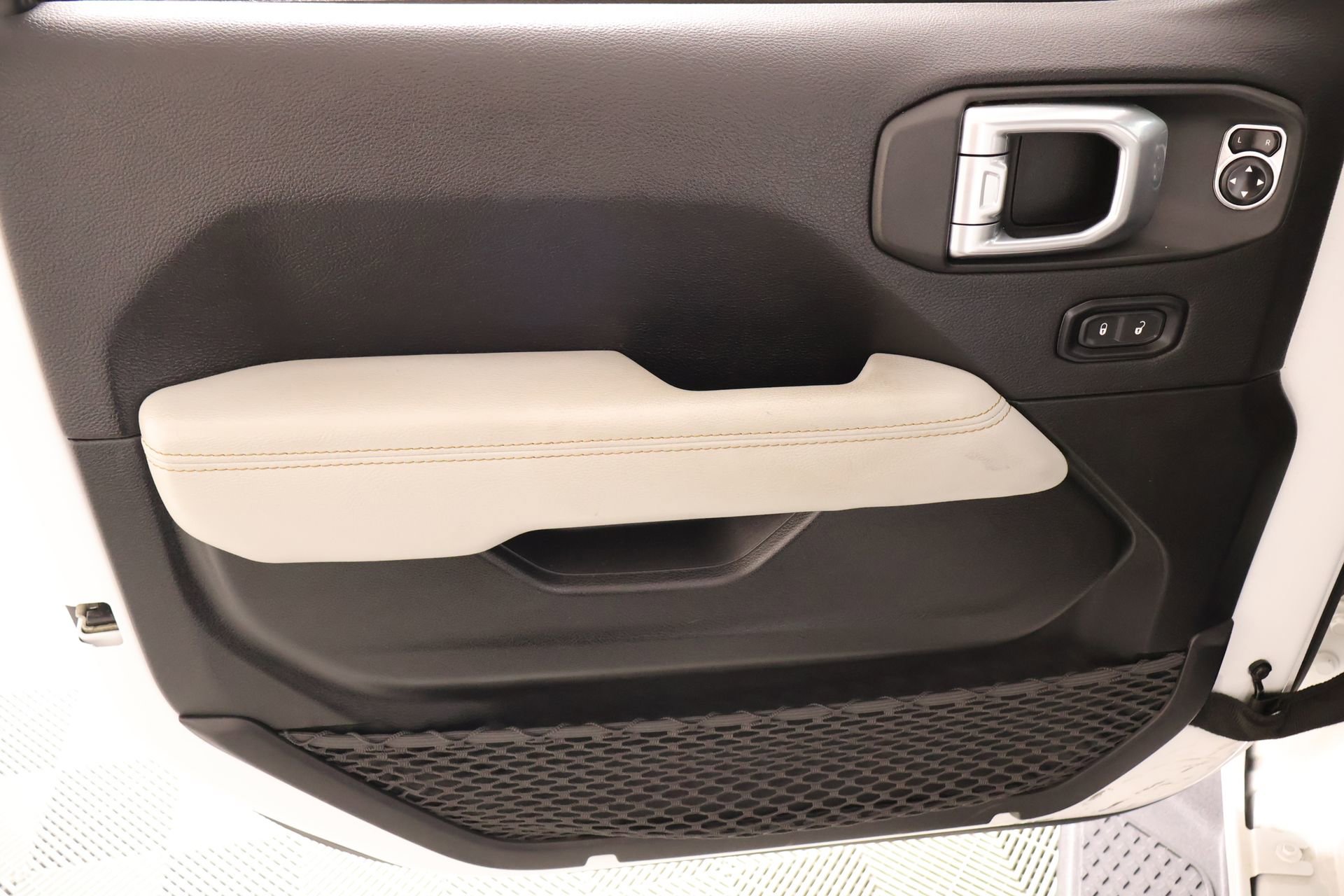 Used 2023 Jeep Gladiator Overland image 16