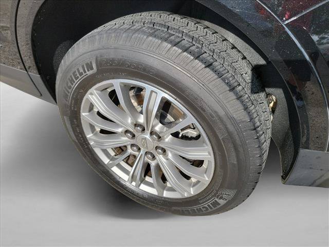 Used 2017 Cadillac XT5 Luxury w/ Driver Awareness Package FWD image 12