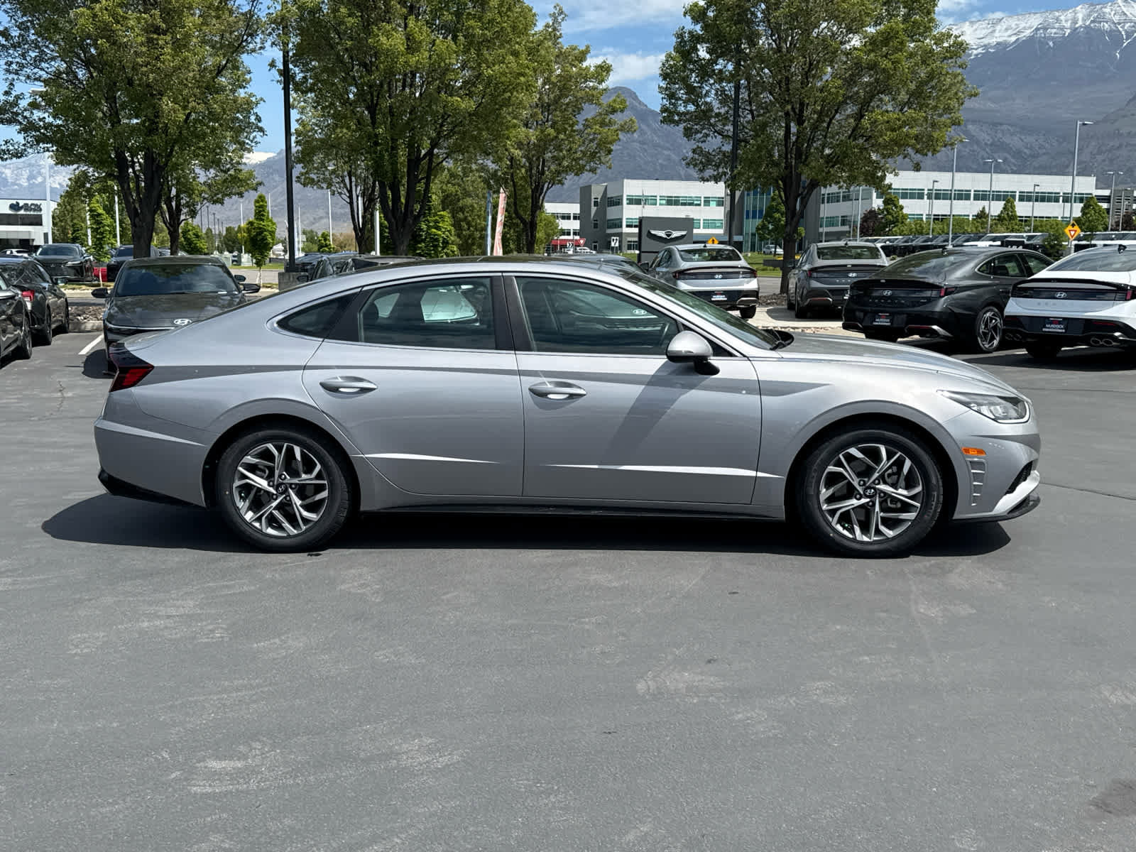 Used 2023 Hyundai Sonata SEL w/ Convenience Package FWD image 9