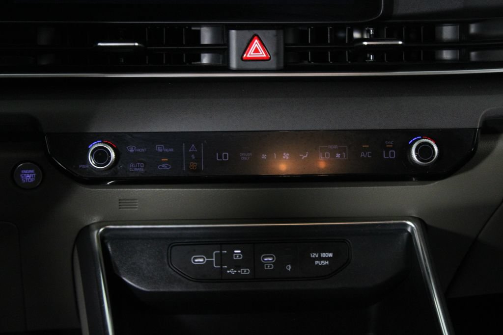 Used 2025 Kia Carnival EX FWD image 23