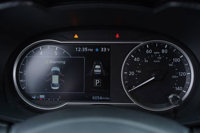 Used 2025 Nissan Versa SR w/ Trunk Package image 30