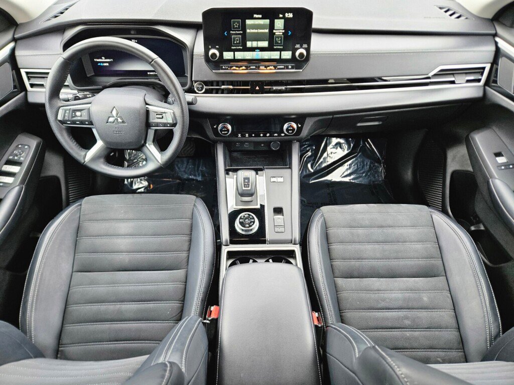Used 2024 Mitsubishi Outlander SE image 12
